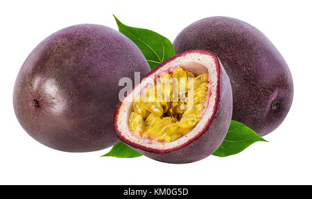 Passionsfrucht auf weißem Hintergrund. Stockfoto