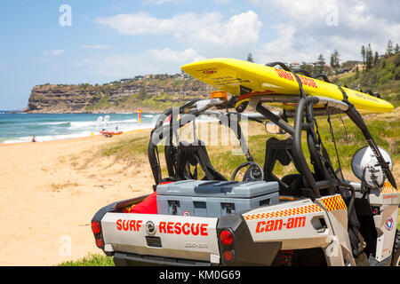 Surf Rescue lebensrettende Freiwillige am Bungan Beach, Sydney, Australien mit Can am Off Road Surf Rescue Vehicle, NSW, Australien Stockfoto