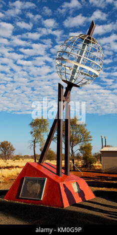 In Australien das Denkmal des Wendekreises des Steinbocks und Wolken Stockfoto