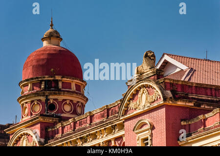 Britische Kolonialarchitektur in der Innenstadt von Yangon, Myanmar Stockfoto