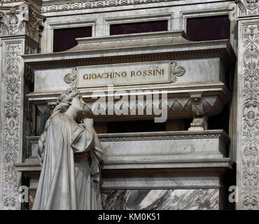 Grab des Komponisten Gioacchino Rossini Grabmal in Santa Croce ( die Basilika di Santa Croce ist die wichtigste Franziskanerkirche in Florenz ) Italien ( Gioachino Antonio Rossini 1792 – 1868 italienischer Komponist, der 39 Opern schrieb, sowie einige heilige Musik, Lieder, Kammermusik und Klavierstücke. ) Santa Croche Church and Museum, von Leon Battista Alberti 1470 Florence Italy ( Basilica di Santa Croce Franciscan Church of Florence, Italien. E Piazza di Santa Croce, Toskana, Italien, Grabstätten: Michelangelo, Galileo Galilei, Niccolo Machiavelli, Architekten, Filippo Brune Stockfoto