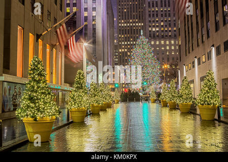 Weihnachtsbaum am Rockefeller Center in Manhattan, New York City Stockfoto