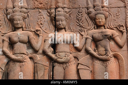 Entlastung des Tanzens devatas in Angkor Wat, Siem Reap, Kambodscha, Angkor Wat ist ein Tempel aus dem 12. Jahrhundert und einer weltberühmten UNESCO-Weltkulturerbe. Stockfoto