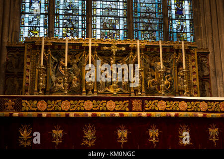 Altar in der Kirche von St. John the Baptist, Cirencester, Gloucestershire, England Stockfoto