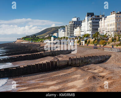 Eastbourne mit Beach Head in der Ferne. Stockfoto