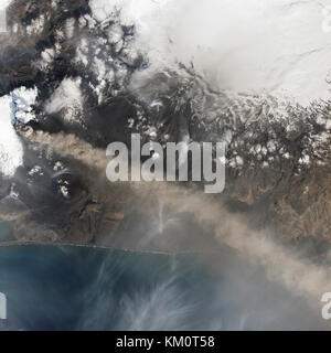 Der Ausbruch des Vulkans Eyjafjallajökull in Island. NASA-Satellitenbild Mai 2, 2010 Asche und Dampf weiterhin Wogenden von eyjafjallajökull. Stockfoto
