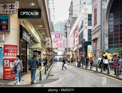 Macao, China - 8. März, 2016: Die Menschen in der Innenstadt von der Shopping Center in Macao, China. Stockfoto