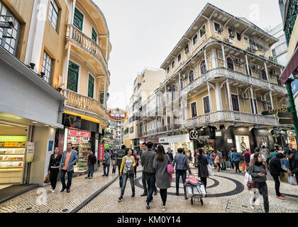 Macao, China - 8. März 2016: Touristen in der Innenstadt von Einkaufszentrum, Macao, China. Stockfoto