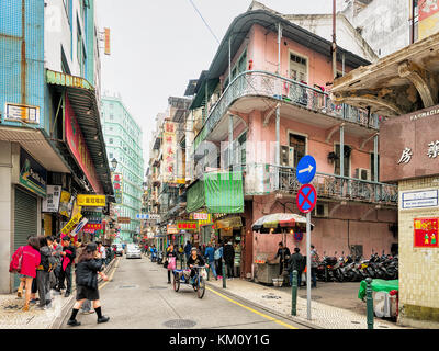 Macao, China - 8. März 2016: Touristen in der Innenstadt von der Shopping Center in Macao, China. Stockfoto