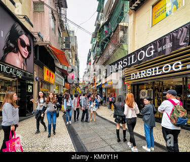 Macao, China - 8. März 2016: Touristen in der Innenstadt von Einkaufszentrum, Macao, China. Stockfoto