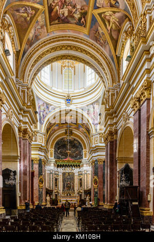 Altar und Kuppel der St. Paul's Cathedral, Mdina, Malta. Stockfoto