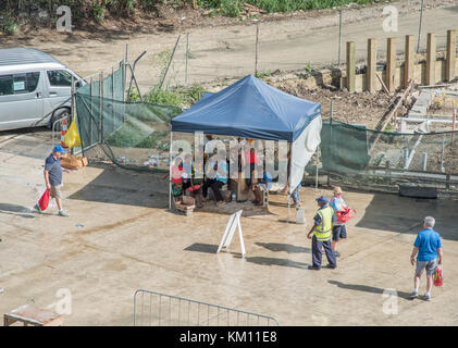 Port Vila, Vanuatu, pazifische Inseln - Dezember 1,2016: lokalen Musikern, die Touristen unter Pop-up-Pavillon in Port Vila, Vanuatu Stockfoto