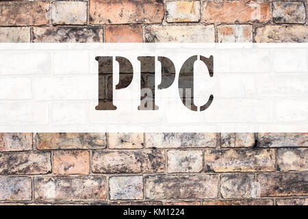 Konzeptionelle Ansage Bildunterschrift Inspiration zeigen ppc - Pay per Klick. Business Konzept für internet seo Geld auf alten Ziegel Hintergrund Stockfoto