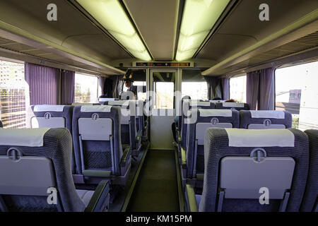 Nagoya, Japan - Dec 3, 2016. Interieur mit dem JR-Zug am Bahnhof Jr in Nagoya, Japan. die Eisenbahnen sind das wichtigste Mittel der Passagier transportat Stockfoto