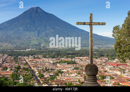 Blick vom Cerro de la Cruz aus Richtung Antigua Guatemala Stockfoto