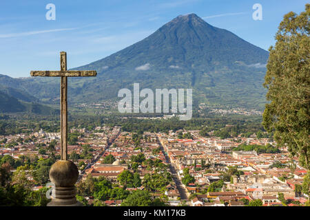 Blick vom Cerro de la Cruz aus Richtung Antigua Guatemala Stockfoto