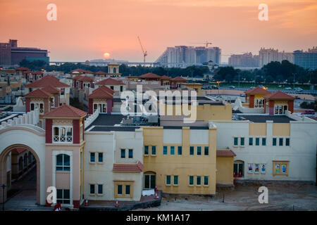 Schönen Sonnenuntergang über das Knowledge Village in Dubai Stockfoto