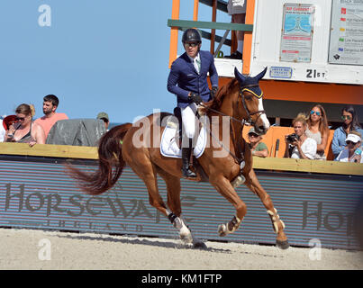 MIAMI BEACH, FL - APRIL 09: Conor Swail beim Longines Global Champions Tour Stop in Miami Beach am 9. April 2016 in Miami Beach, Florida. Personen: Conor Swail Stockfoto