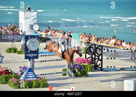 MIAMI BEACH, FL - APRIL 09: McLain ward beim Longines Global Champions Tour Stop in Miami Beach am 9. April 2016 in Miami Beach, Florida. Personen: McLain ward Stockfoto