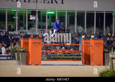 Wellington, fl - 02. April: Grand Prix im Winter Equestrian Festival 2016 (wef) abgeschlossen mit einem spannenden internationalen Showdown Samstag Nacht als Großbritannien Ben Maher und Jane Clark sarena sprang zum Sieg in der $ 500.000 Rolex Grand Prix CSI5*. Das finale Grand Prix für den Winter Schaltung, Maher und sarena überstieg ein sieben-Pferd springen, mit mclain Ward (USA) und hh Azur im zweiten, und Meredith Michaels- beerbaum (Ger) und Fibonacci 17 Dritte. den Winter Equestrian Festival (wef) ist der größte und am längsten laufende Jäger/Jumper Reiterfall in der Welt an der Palm statt. Stockfoto