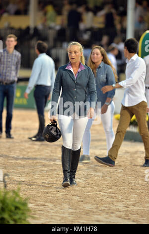 WELLINGTON, FL - 02. APRIL: Die Grand-prix-Action beim Winter Equestrian Festival 2016 (WEF) endete mit einem aufregenden internationalen Showdown am Samstagabend, als der Brite Ben Maher und Jane Clarks Sarena beim Rolex Grand Prix CSI 5* mit 500.000 US-Dollar zum Sieg sprangen. Beim Finale des Grand prix für die Winterstrecke bestritten Maher und Sarena einen 7-Pferde-Sprungoff, McLain Ward (USA) und HH Azur als Zweiter, Meredith Michaels-Beerbaum (GER) und Fibonacci 17 als Dritter. Das Winter Equestrian Festival (WEF) ist das weltweit größte und am längsten laufende Jäger- und Springpferdefest im Palm BE Stockfoto