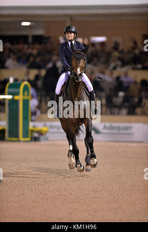 WELLINGTON, FL - 02. APRIL: Die Grand-prix-Action beim Winter Equestrian Festival 2016 (WEF) endete mit einem aufregenden internationalen Showdown am Samstagabend, als der Brite Ben Maher und Jane Clarks Sarena beim Rolex Grand Prix CSI 5* mit 500.000 US-Dollar zum Sieg sprangen. Beim Finale des Grand prix für die Winterstrecke bestritten Maher und Sarena einen 7-Pferde-Sprungoff, McLain Ward (USA) und HH Azur als Zweiter, Meredith Michaels-Beerbaum (GER) und Fibonacci 17 als Dritter. Das Winter Equestrian Festival (WEF) ist das weltweit größte und am längsten laufende Jäger- und Springpferdefest im Palm BE Stockfoto