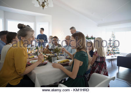 Multi-Generation, Familie Weihnachten Abendessen am Tisch