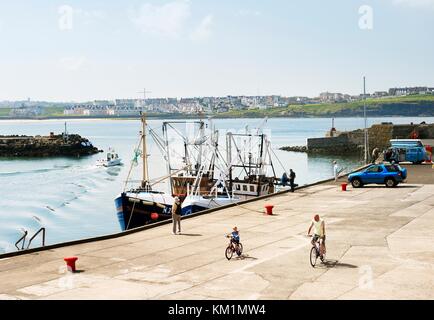 Angelboote/Fischerboote im Hafen von Portrush, County Antrim, Nordirland Stockfoto