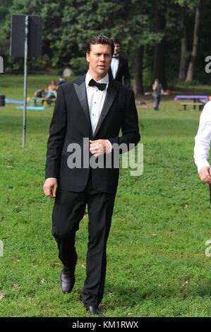 NEW YORK - SEPTEMBER 21: Hayes MacArthur am Set von 'Bachelorette'. Am 21. September 2011 in New York City, Leute: Hayes MacArthur Stockfoto