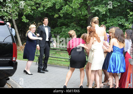 NEW YORK - SEPTEMBER 21: Hayes MacArthur Rebel Wilson am Set von 'Bachelorette'. Am 21. September 2011 in New York City, Leute: Hayes MacArthur Rebel Wilson Stockfoto