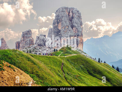 Fünf Türme gipfeln, nuvolau Gruppe, orientalische Dolomiten, in der Nähe der berühmten Sommer und Winter City Place Cortina d'Ampezzo, Venetien, Italien. Stockfoto