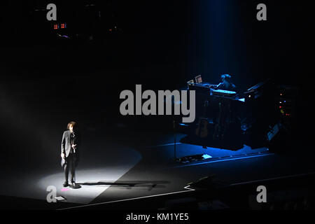 Rom, Italien. 02 Dez, 2017. Der italienische Sänger und Song-writer Gianna Nannini führt bei einem Live-konzert von Amore gigante Tour an palalottomatica in Rom. Credit: Michele Longo/Pacific Press/alamy leben Nachrichten Stockfoto