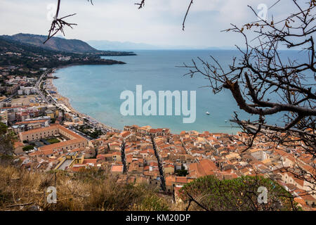 Blick auf Cefalu von Rocca in Sizilien Italien Stockfoto