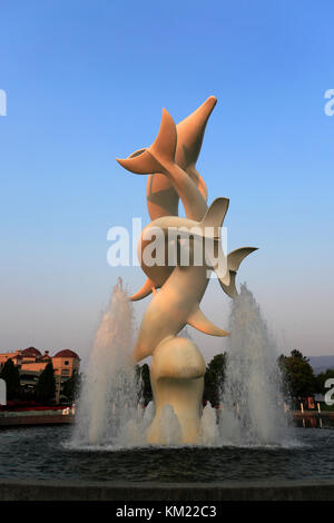 Sonnenaufgang über dem der Rhapsody Skulptur, Waterfront Park, City Art Trail, Kelowna Stadt, Okanagan Valley, British Columbia, Kanada. Stockfoto