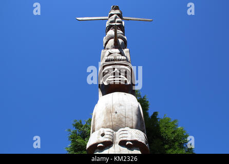 Ein totem Holz Pole im Stanley Park, Vancouver, Kanada Stockfoto