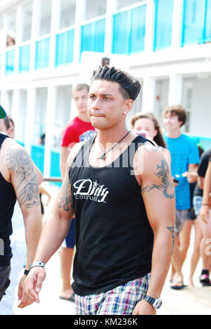 In Seaside Heights, NJ - 15. Juli: Paul delvecchio Schmierfilmbildung auf Position für "Jersey Shore' am 15. Juli 2011 in Seaside Heights, New Jersey. Personen: Paul delvecchio Stockfoto