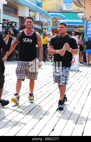 SEASIDE HEIGHTS, NJ - 15. JULI: Ronnie Magro filmt am 15. Juli 2011 in Seaside Heights, New Jersey. Leute: Ronnie Magro Stockfoto