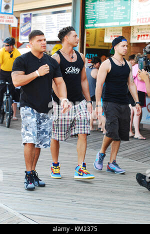 SEASIDE HEIGHTS, NJ - 15. JULI: Ronnie Magro filmt am 15. Juli 2011 in Seaside Heights, New Jersey. Leute: Ronnie Magro Stockfoto