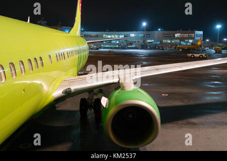 Moskau, Russland - Januar 29, 2017: Flugzeug nach der Landung am Flughafen Domodedovo Stockfoto