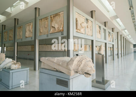 Athen, Griechenland - November 15, 2017: Innenansicht des neuen Akropolis Museums in Athen. Durch die schweizerisch-französische Architekt Bernard Tschumi entworfen. Stockfoto