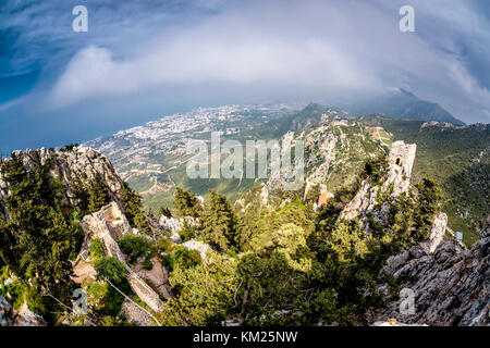 Kyrenia Bergkette von St. Hilarion Burg. Kyrenia (Girne) Bezirk, Zypern. Stockfoto