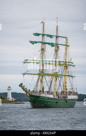 Barke Alexander von Humboldt 2 fährt in den Hafen von Halifax ein. Stockfoto