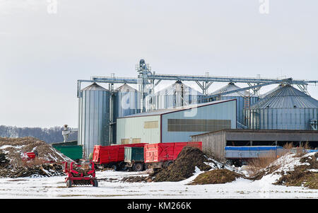 Storage Tanker im Winter Landschaft in Lappland, Finnland Stockfoto