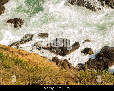 Dichtungen an Malibu, Smaragd und blaues Wasser in einer ruhigen Paradise Beach von Klippen umgeben. dume Cove, Malibu, California, CA, USA Stockfoto