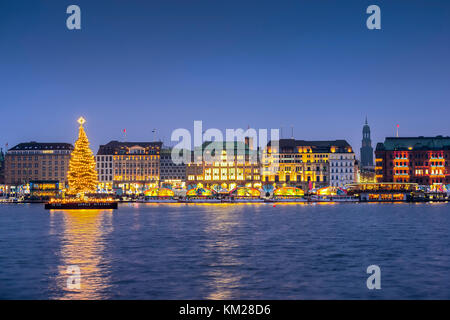 Weihnachtsbaum auf der Binnenalster in Hamburg, Deutschland, Europa Stockfoto