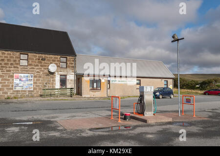 Remote-Tankstelle - Unst, Shetlandinseln, Schottland, Großbritannien Stockfoto