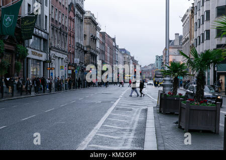 Dublin, Irland. 3 Dez, 2017. Ruhe Sonntag, den Verkehr auf die Dame Street in Dublin Stockfoto