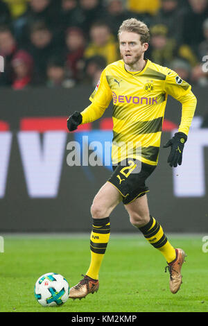 Leverkusen, Deutschland. Dezember 2017. Andre SCHUERRLE (SCHURRLE) (DO, mi.) in Einzelaktion am Ball. Fußball 1. Bundesliga, 14. Spieltag, Bayer 04 Leverkusen (LEV) - Borussia Dortmund (DO), 1:1, am 02.12.2017 in Leverkusen. |Nutzung weltweit Guthaben: dpa/Alamy Live News Stockfoto