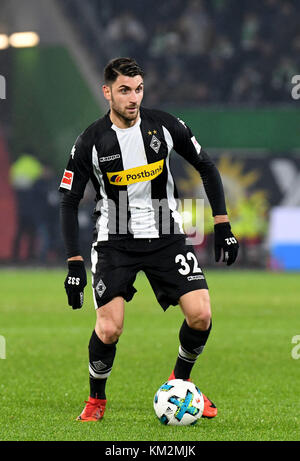 Wolfsburg, Deutschland. Dezember 2017. Gladbachs Vincenzo Grifo im Einsatz beim Fußball-Bundesliga-Spiel zwischen VfL Wolfsburg und Bor. Mönchengladbach in der Volkswagen Arena in Wolfsburg, Deutschland, 03. Dezember 2017. Quelle: Peter Steffen/dpa/Alamy Live News Stockfoto