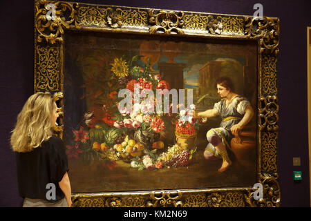 London, UK, 4. Dezember 2017, Fotoshooting für Bonhams alter Meister Gemälde in New Bond Street. Zu den Highlights gehören: ein Capriccio der Römischen Ruinen von einem englischen Nachfolger von Giovanni Paolo Panini, bei £ 30,000-50,000 geschätzt. Lorenzo Veneziano (aktive Venedig 1356-1379), die Kreuzigung, bei £ 400,000-600, 000 Euro veranschlagt. Unseen und unveröffentlichten von Kunsthistorikern bis letzten Monat, dieses farbenfrohe und kunstvolle Panel zeigt Veneziano auf dem Höhepunkt seines Einflusses, wo er venezianische Kunst weg von der dominierenden Byzantinischen Modell hin zu einer gotischen Stil geschoben. Credit: Keith Larby/Alamy leben Nachrichten Stockfoto